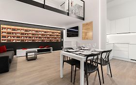 Modern Quiet Super Central Luxury Apartment